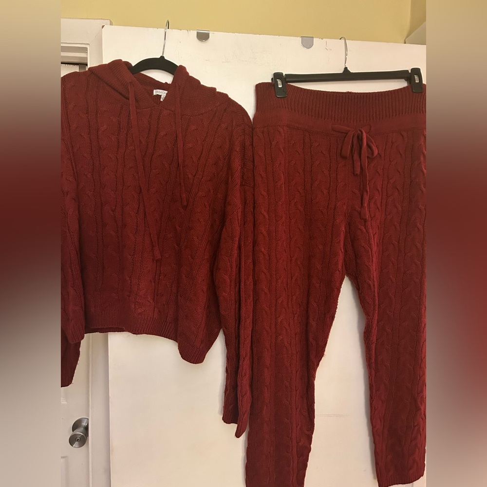 Two piece burgundy,color sweater set! Never worn size XL